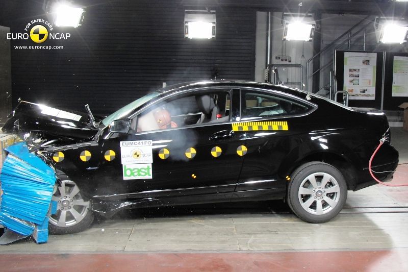 Crash test EuroNCAP-Mercedes-Benz C coupe