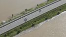 People take a run along a street next to the swollen Elbe river during floods near the village of Fischbeck, in the federal state of Saxony Anhalt, June 10, 2013. REUTERS/Tobias Schwarz (GERMANY - Tags: DISASTER ENVIRONMENT)