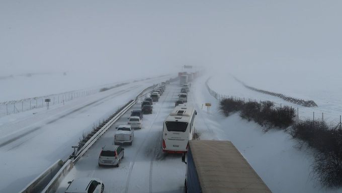 Sněhová vichřice na dálnici směrem z Popradu.