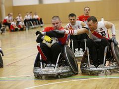 Český celek patří do světového průměru. Národní tým nyní hledá nové hráče jediného kontaktního sportu pro vozíčkáře. Hrát se dá v pěti městěch.
