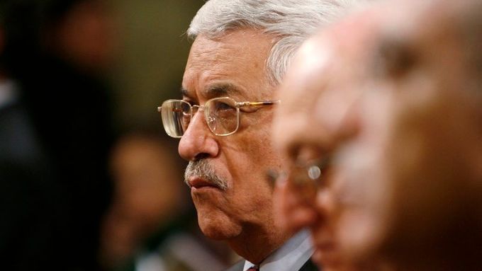 Palestinský prezident Mahmúd Abbás na půlnoční mši v Betlémě. Předtím vyzval ke smíření a ustavení Palestinského státu roku 2008.