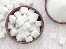 V jakých potravinách se skrývá cukr, i když byste to neřekli? Jak ho odhalit?