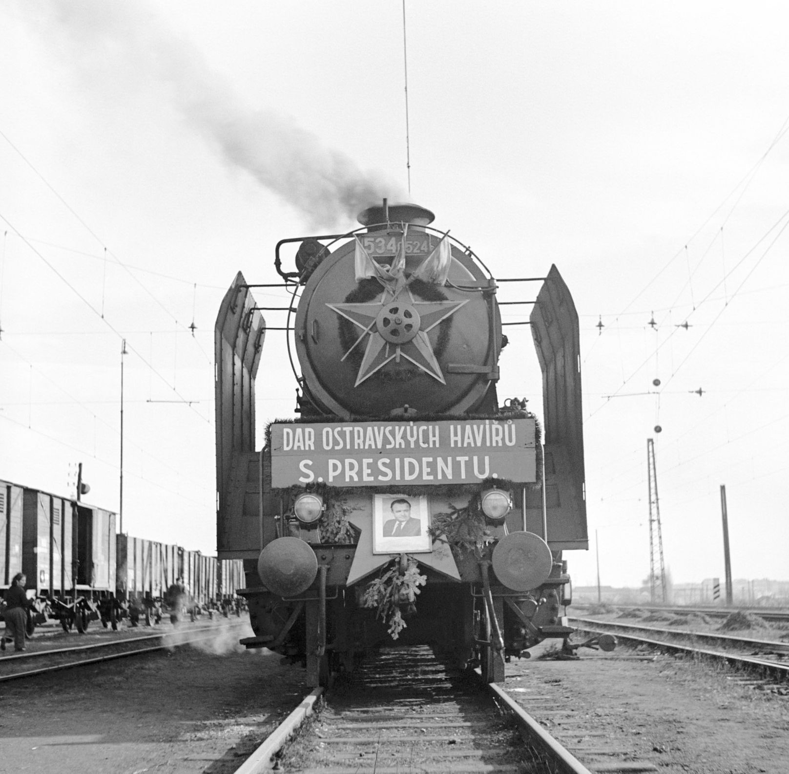 Klement Gottwald dary dárky uhlí lokomotiva 1951