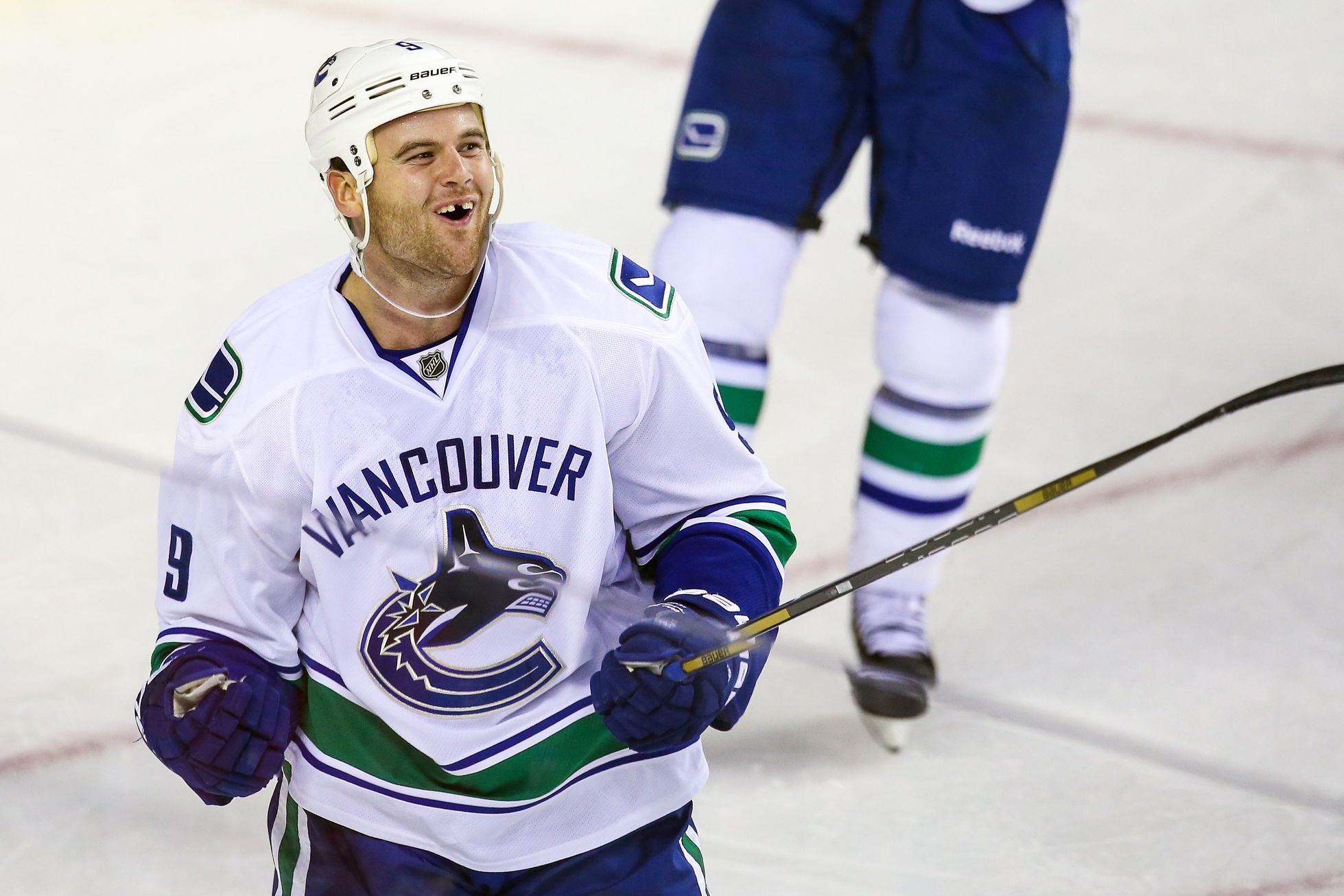 NHL, Calgary - Vancouver: Zack Kassian (9) slaví gól