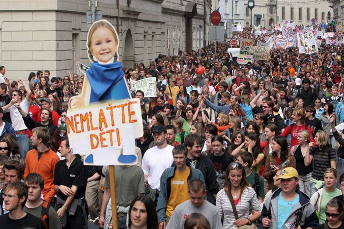 Studenti demostrovali proti státní maturitě