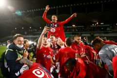 Lille po deseti letech ovládlo francouzskou ligu. PSG předstihlo o bod