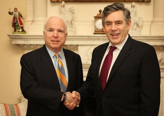 Britain's Prime Minister Gordon Brown (R) shakes hands with US Senator John McCain, in Downing Street, central London on March 20, 2008. REUTERS/Peter Macdiarmid/Pool