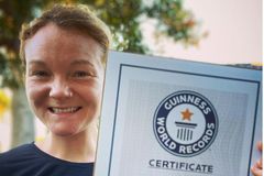 Žena vydržela 95 dní běhat maraton. Novou světovou rekordmanku zastavil až covid