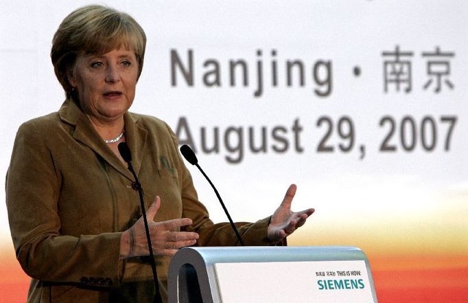 Germany~~s Chancellor Angela Merkel makes a speech during the 10th anniversary celebration of Siemens Numerical Control Ltd. in Nanjing August 29, 2007. REUTERS/Aly Song (CHINA)