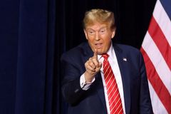Trump si podle předvolebního průzkumu CNN udržuje před Bidenem náskok