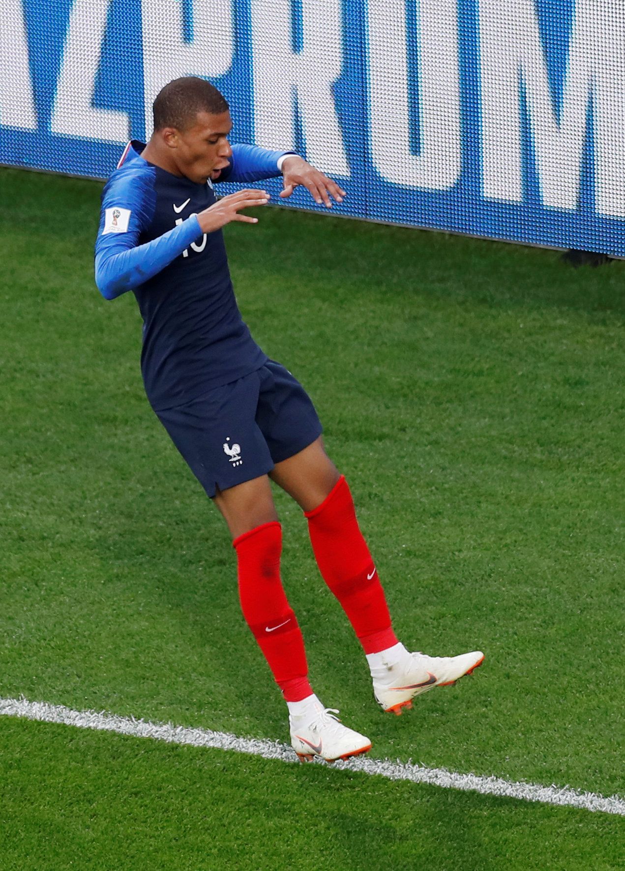 Kylian Mbappé slaví gól v zápase Francie - Peru na MS 2018