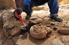 Archeologové našli hrob desetiletého "upíra". Římané se báli, že vstane z mrtvých