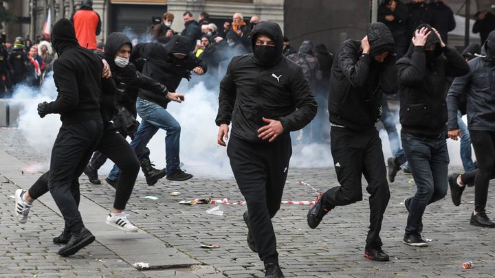 Soudy potrestaly šest lidí za násilí při demonstraci na Staroměstském náměstí; Zdroj foto: Jakub Plíhal