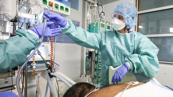 Nejzmutovanější koronavirus znepokojuje svět. Hrozí, že obejde opatření i vakcíny; Zdroj foto: Jakub Plíhal