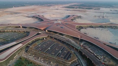 Číňané otevřeli obří letiště. Pyšní se největším terminálem na světě