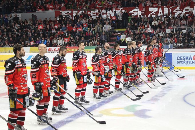 Znojemští hokejisté nedokázali využít podpory vyprodané arény a prohráli doma se Salcburkem 2:6.