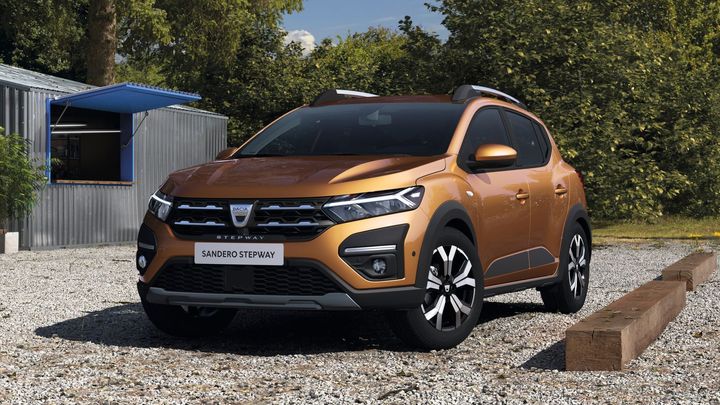 Dacia slibuje techniku Renaultu za nízkou cenu. Sandero a Logan přináší revoluci