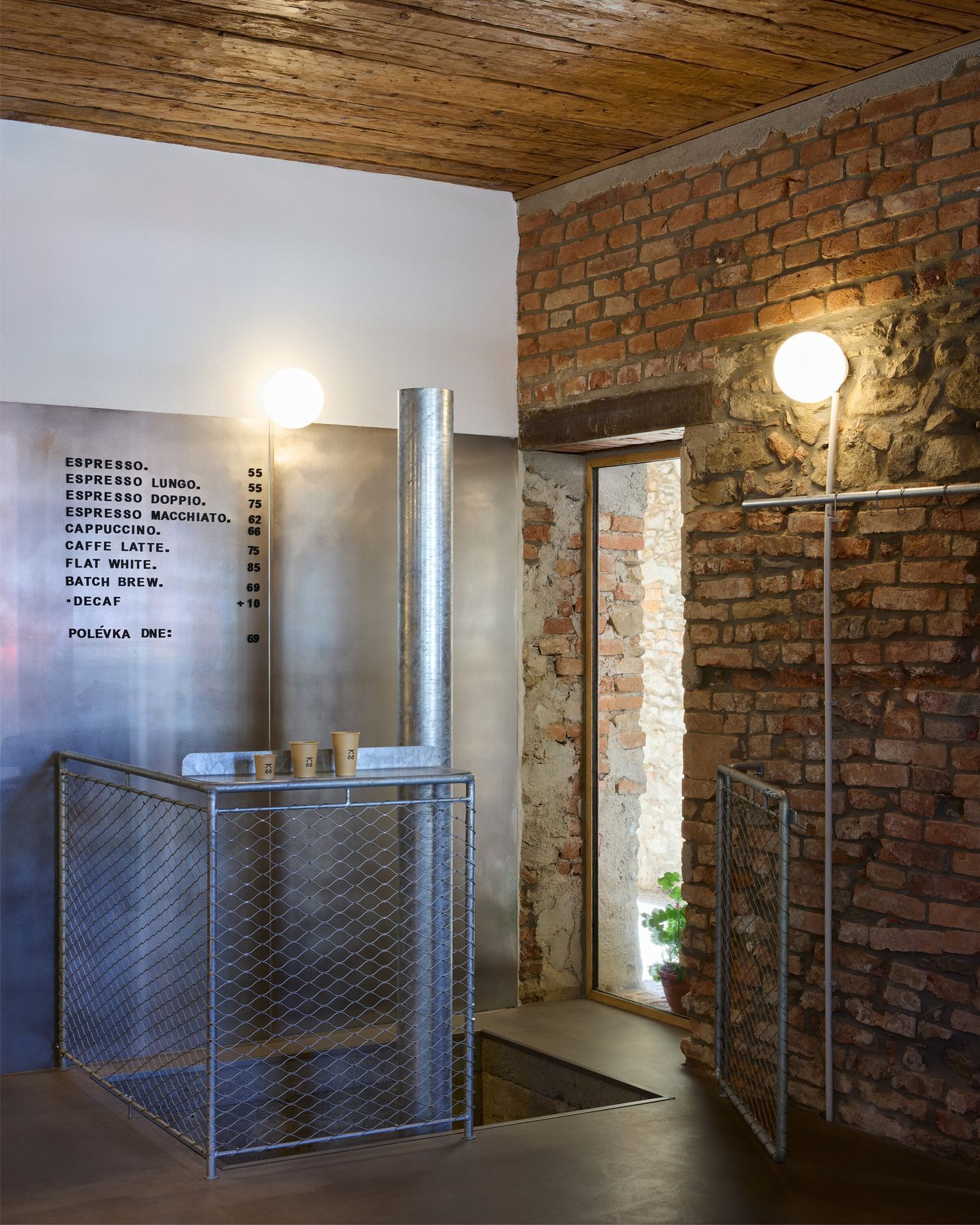 dům s kavárnou, domek, dům, kavárna, jóga, studio, přestavba, realizace, architektura