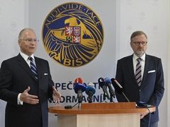 Výroční zprávu BIS představil její ředitel Michal Koudelka výjimečně s premiérem Petrem Fialou.