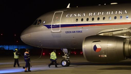 V Praze na Ruzyni přistál český vojenský speciál s vyhoštěnými diplomaty
