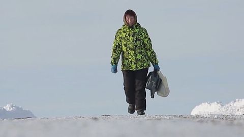Zdravotní sestra chodí do práce 12 kilometrů. Na ruském venkově chybí veřejná doprava