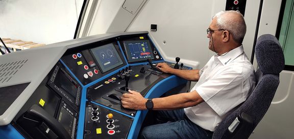 Stanoviště strojvedoucího nové lokomotivy Siemens Vectron, která je schopná jet rychlostí až 230 km/h. Praha, 8. září 2025.