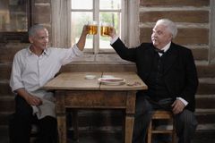 Obslouží Lev Menzela za zásluhy?