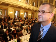 Návrh vládě předkládal ministr financí Miroslav Kalousek