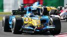 Fernando Alonso s Renaultem na trati Velké ceny Japonska.