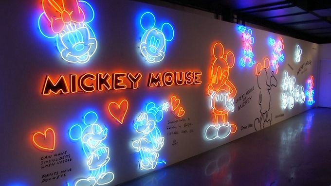 Myšák Mickey slaví 90. let. New York si úspěšného animáka připomíná velkolepou výstavou
