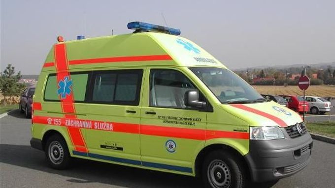 Jeden muž skončil s podezřením na mozkolebeční poranění na ARO českobudějovické nemocnice.