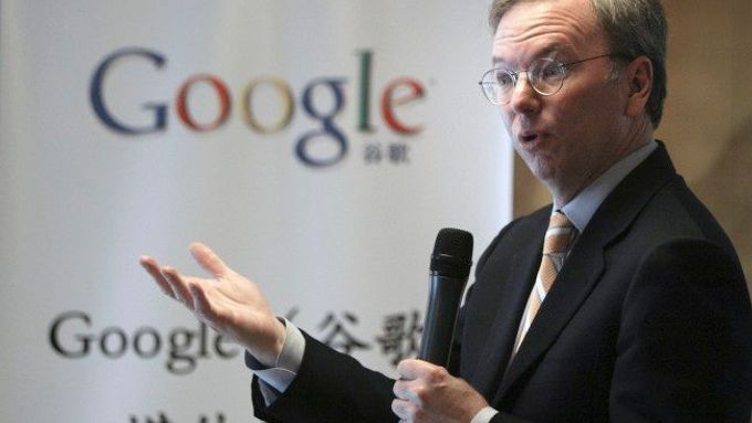 Tržní hodnota se pohybuje kolem 176 miliard dolarů, což z Googlu dělá nejbohatší internetovou firmou světa. Na snímku šéf společnosti Eric Schmidt.