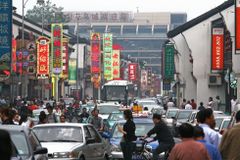Prodej aut v Číně v dubnu poprvé po téměř dvou letech vzrostl