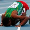 Hagos Gebrhiwet slaví po vítězství v běhu na 5000 metrů na MS v Moskvě 2013