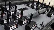 Při prohledávání terénu se pro monitorování pozice používá mobilní GPS jednotka.
