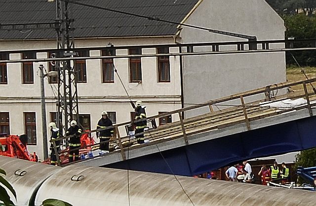 Vlak EuroCity narazil u Studénky do mostu