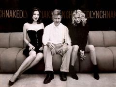 David Lynch pózuje se svými herečkami k filmu Mulholland Drive