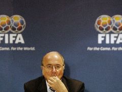 Prezident FIFA Sepp Blatter věří, že Irák o svou šanci na postup na MS kvůli rozhodnutí vlády nepřijde.