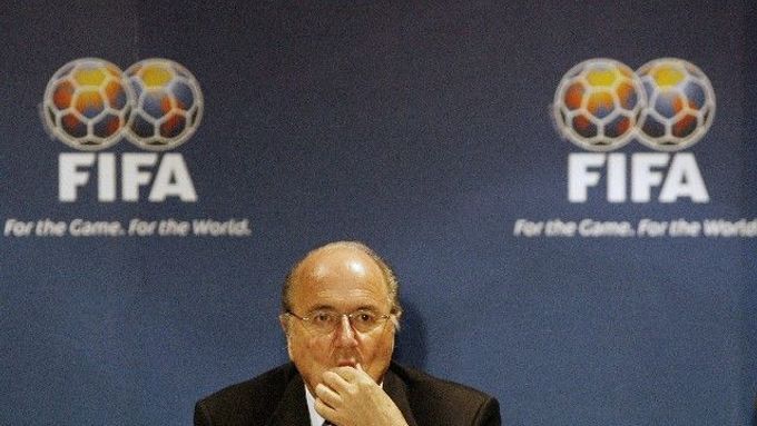 Prezident FIFA Sepp Blatter věří, že Irák o svou šanci na postup na MS kvůli rozhodnutí vlády nepřijde.