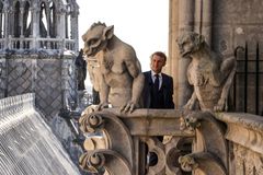 Quasimodo už zase může zvonit. Ve Francii slavnostně otevřeli věže Notre-Dame