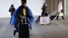 Marco Dilauro arrives to take a vaporetto, or waterbus, at Venice's Canal Grande, with a bag containing costumes which he made for the Venice Carnival January 25, 2013. Dilauro, 43, is a tax collector by day, but his real passion is making masks and costumes for the carnival. A resident of Como, northern Italy, he chooses fabrics, ribbons, lace and costume jewellery to make the period costumes after doing extensive research, and wears them at Carnival, which ends on the day before Ash Wednesday. Picture taken January 25, 2013. REUTERS/Alessandro Bianchi (ITALY - Tags: SOCIETY) Published: Led. 28, 2013, 12:17 dop.