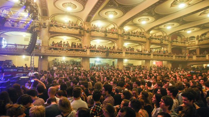 Pražský podzim nezní jen strunami, ale i masivní elektronikou a povznášejícím jazzem