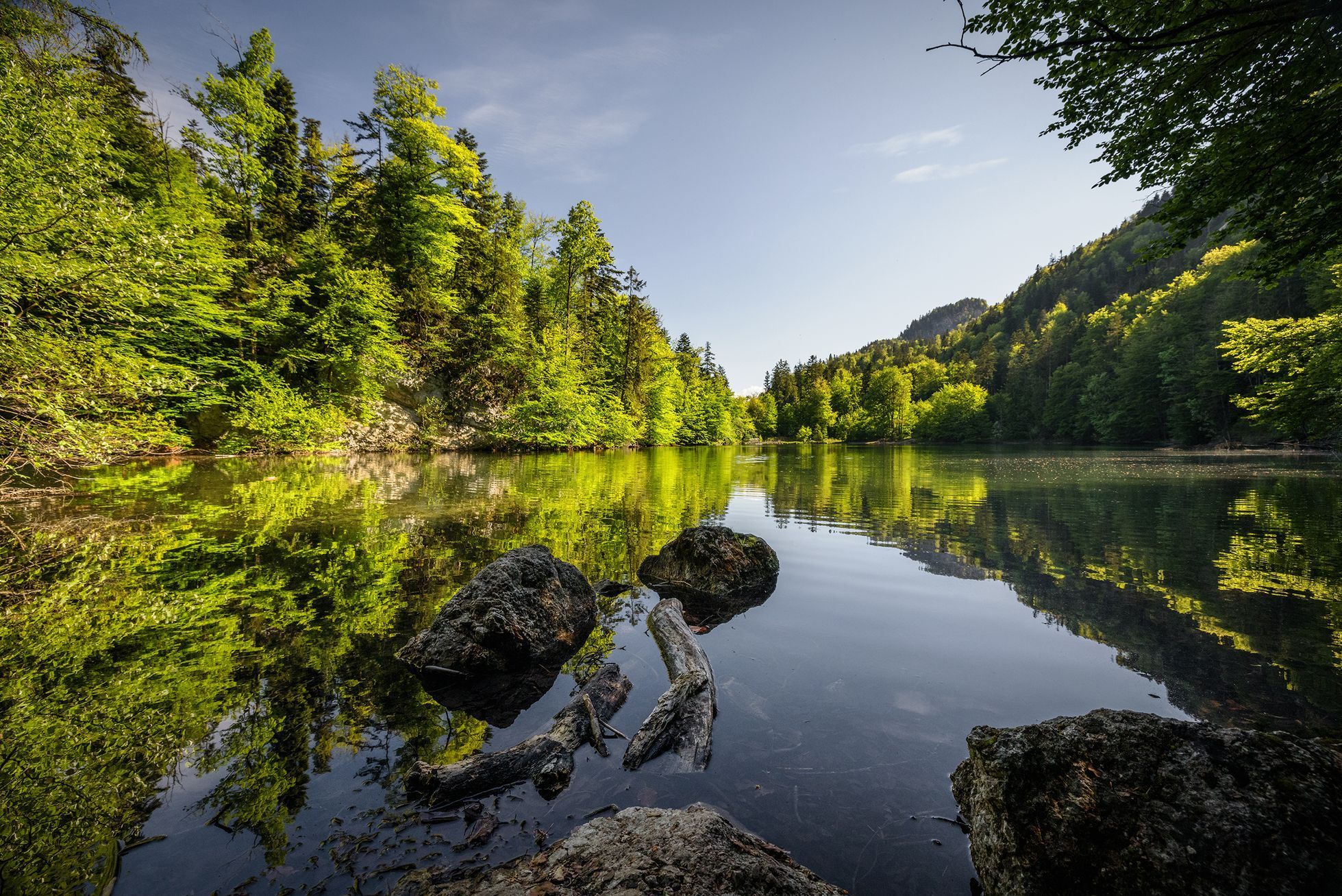 BO_OsterreichWerbung_Jezero Pfrillsee hledejte uprostřed hustých lesů