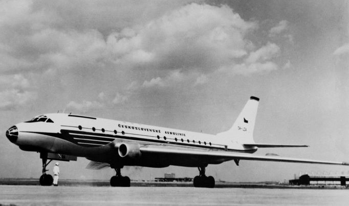 Tupolec TU-104. Stroj OK-LDA zvaný "Praha". Létal u ČSA v letech 1957-1973, nyní je k vidění v leteckém muzeu Praha-Kbely.