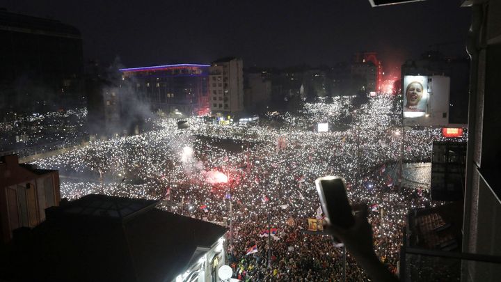 Sto tisíc lidí proti korupci. Srbský Bělehrad zažil velké protesty; Zdroj foto: Reuters