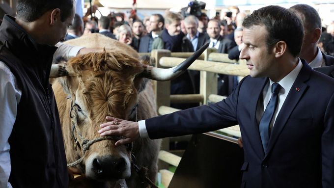 Emmanuel Macron na zemědělské výstavě.