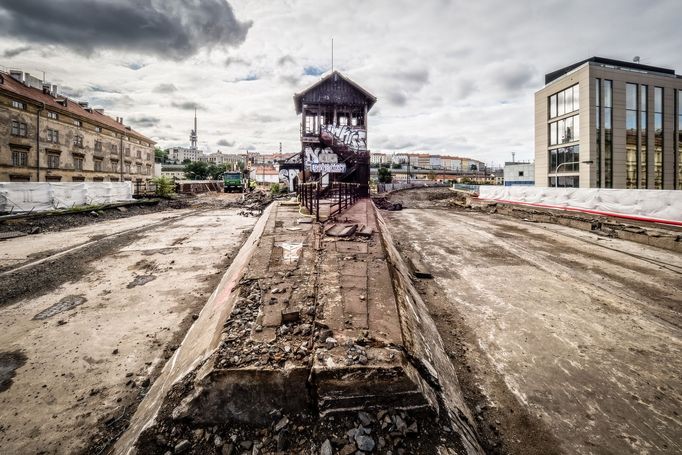 Rekonstrukce Negrelliho viaduktu na snímku z roku 2017