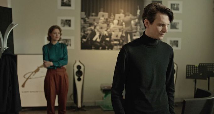 Sabin Tambrea v roli Alberta.