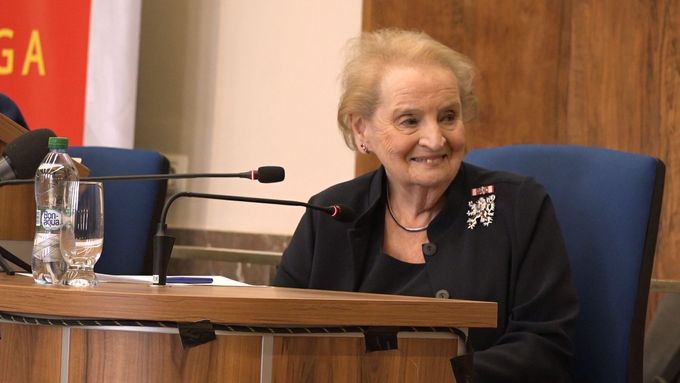 Beseda s Madeleine Albrightovou.