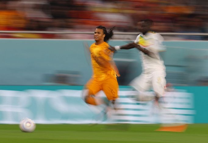 Nathan Aké v zápase MS 2022 Senegal - Nizozemsko